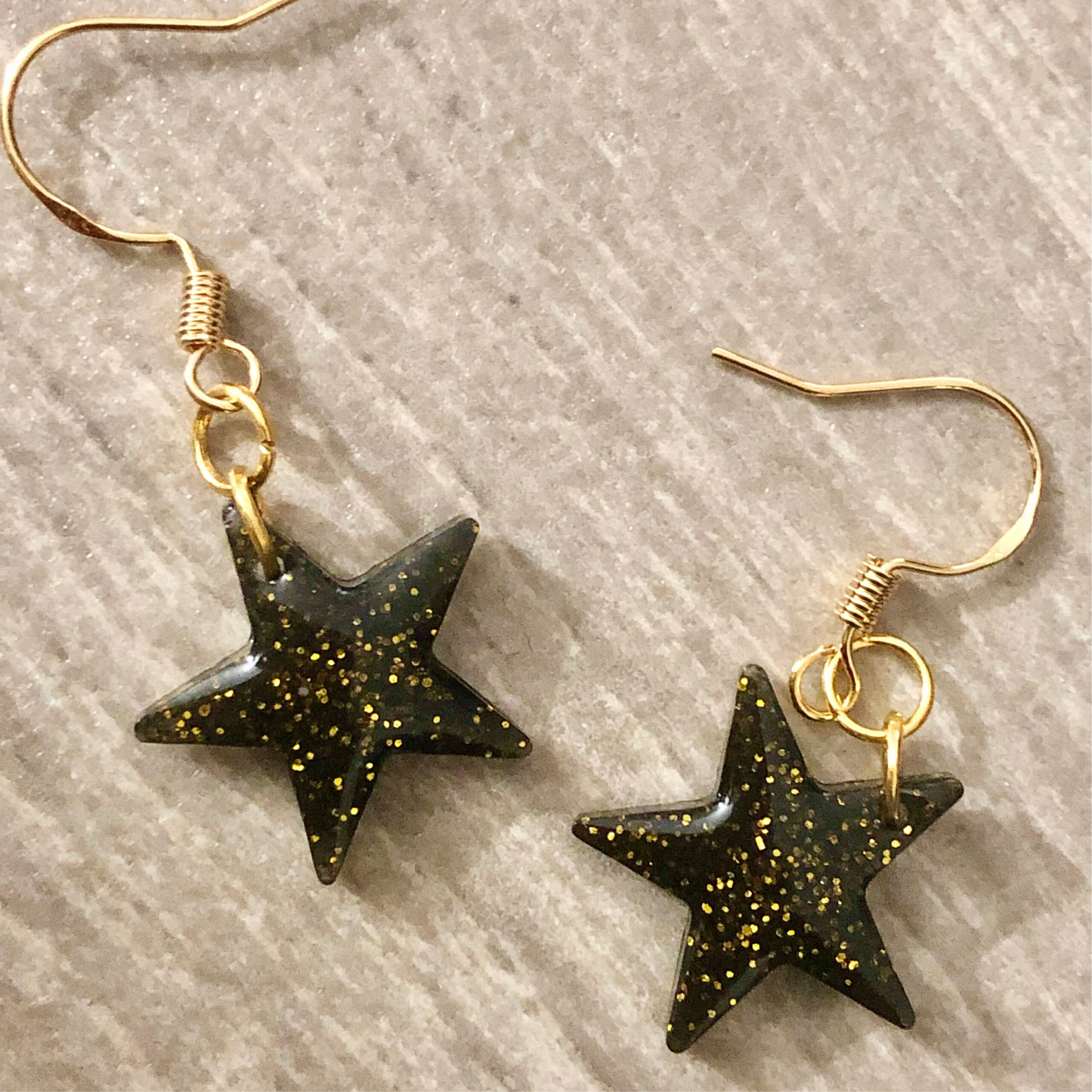 Quatrefoil and star earrings set