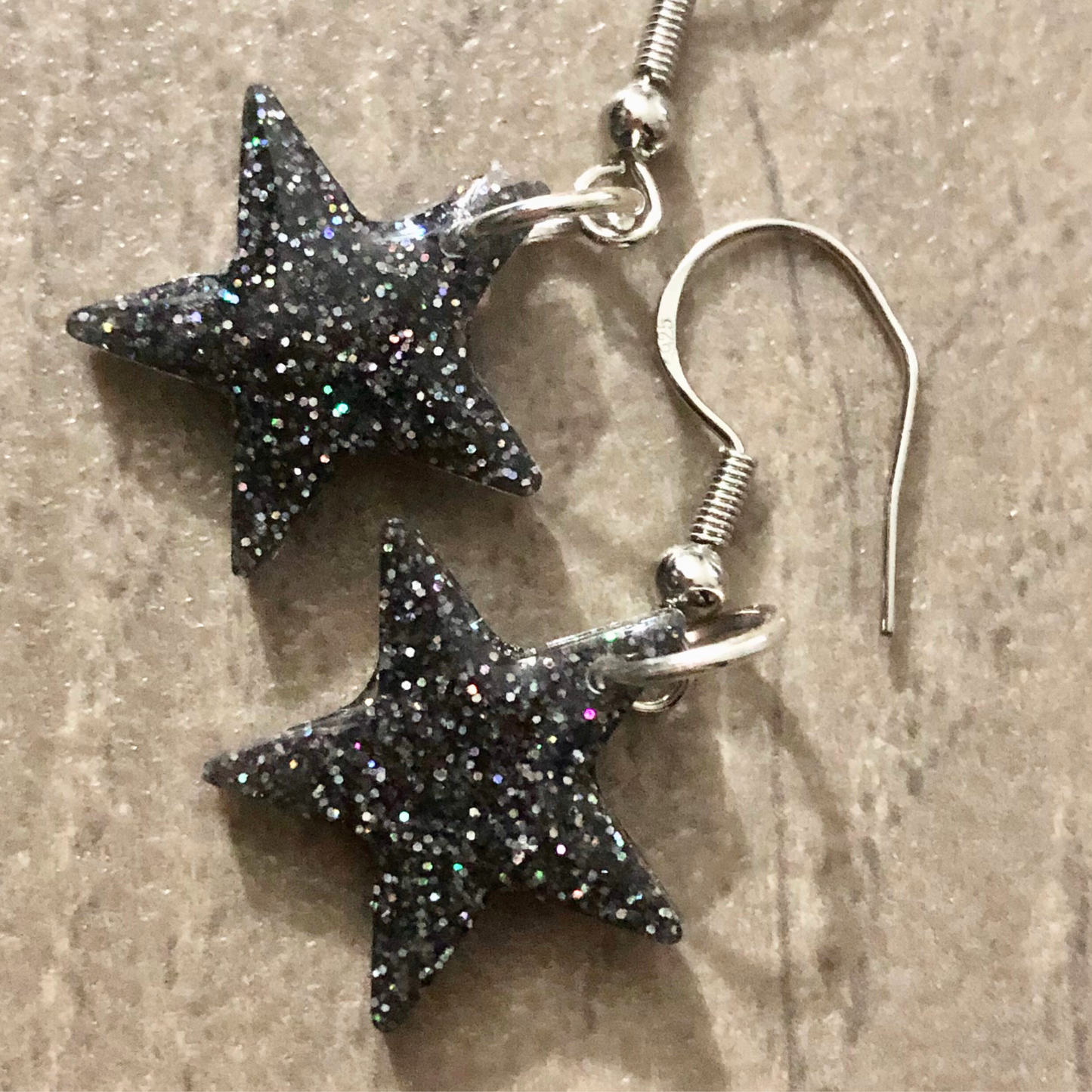 Quatrefoil and star earrings set