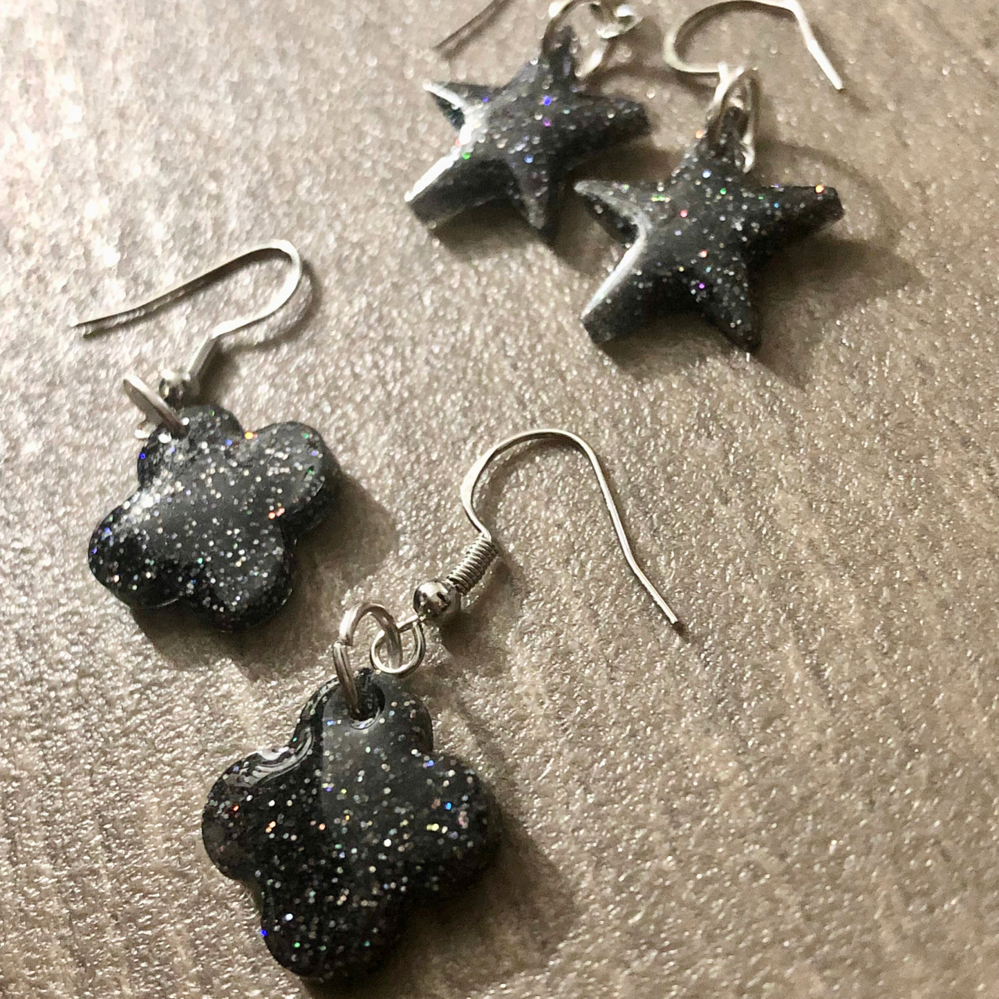 Quatrefoil and star earrings set