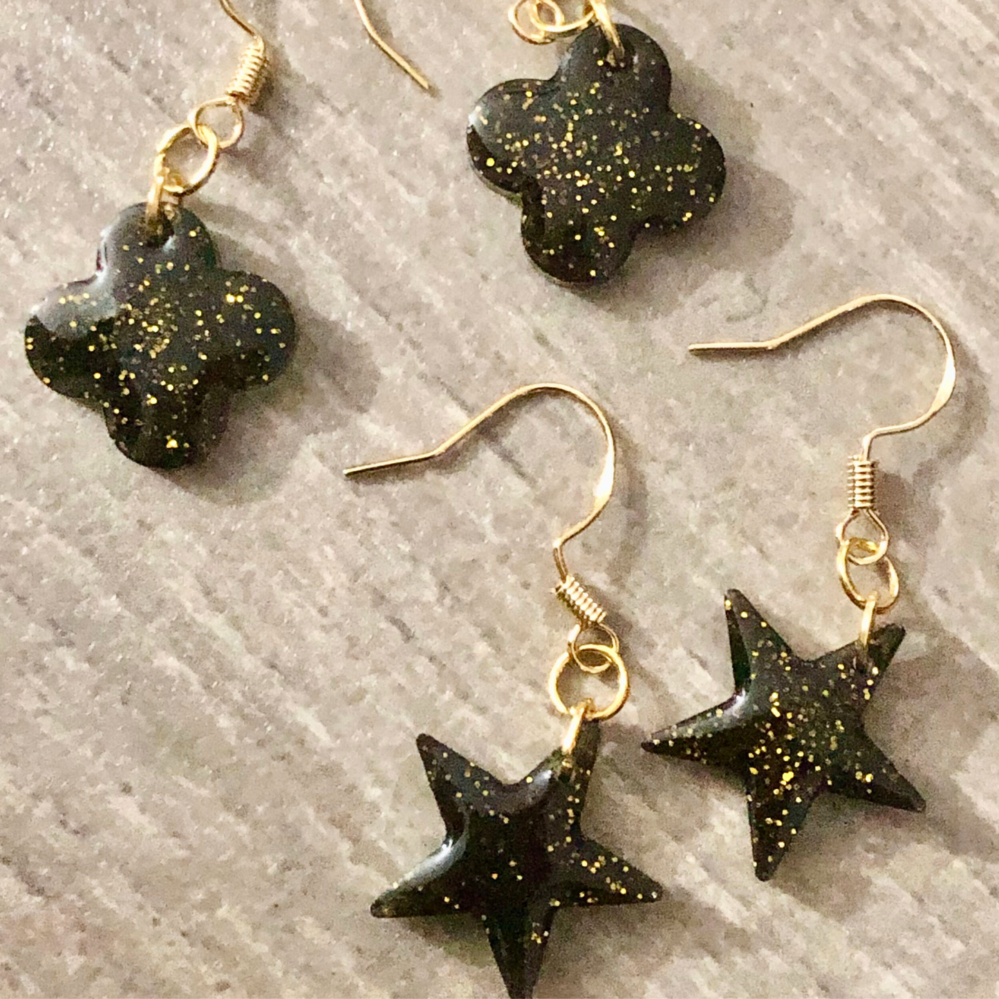 Quatrefoil and star earrings set