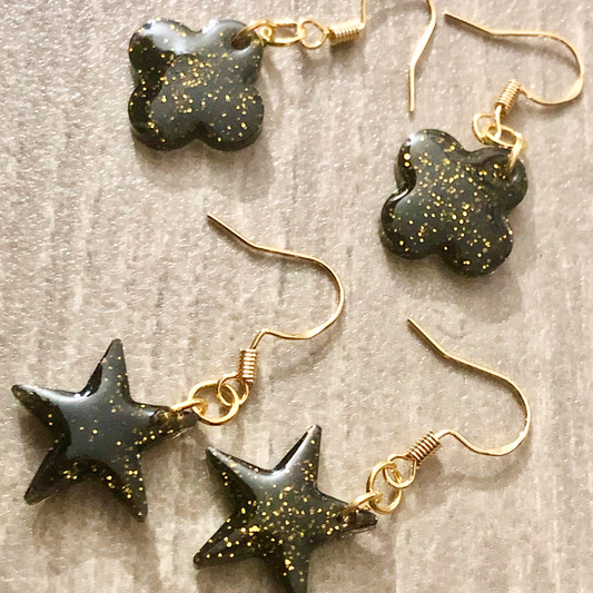 Quatrefoil and star earrings set