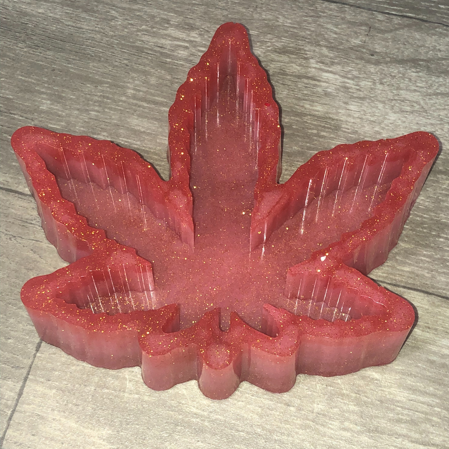 Red large marshmallow colored leaf ashtray with accessories gift set