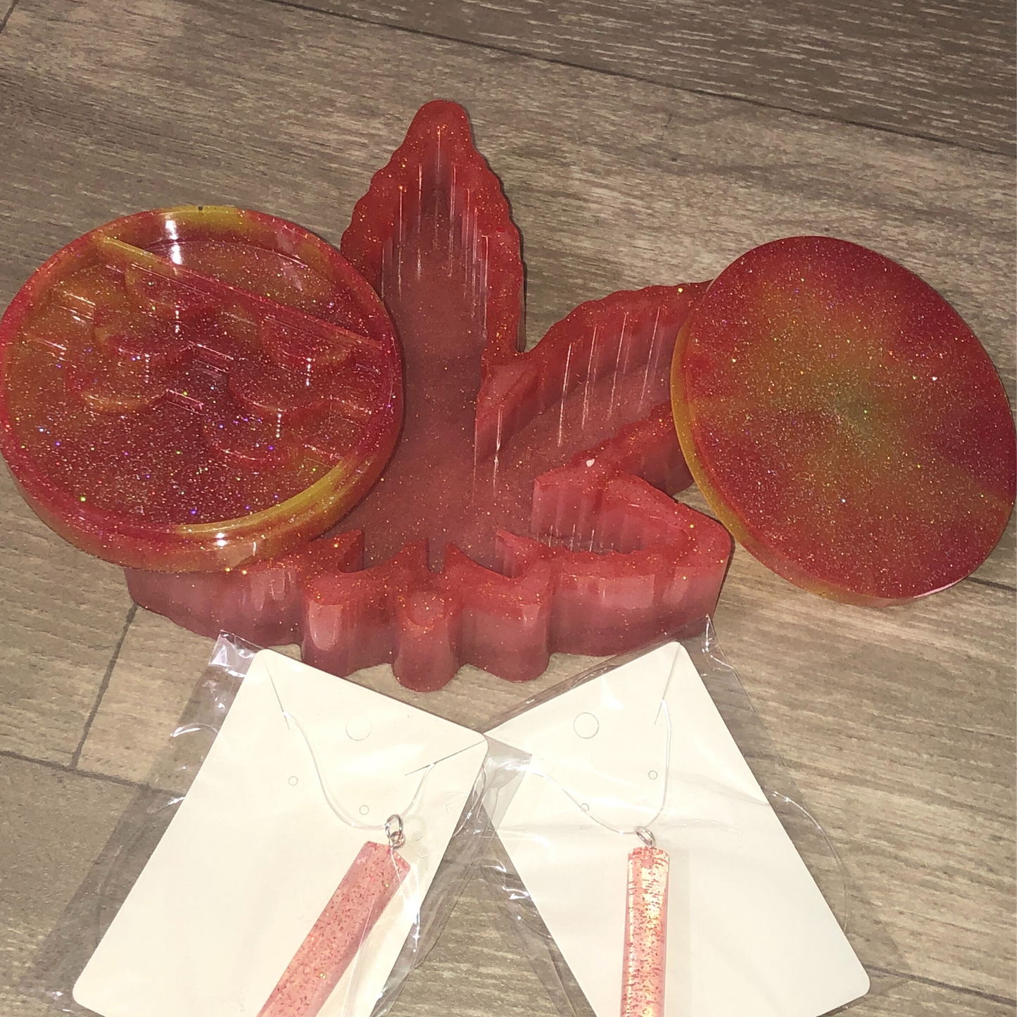 Red large marshmallow colored leaf ashtray with accessories gift set